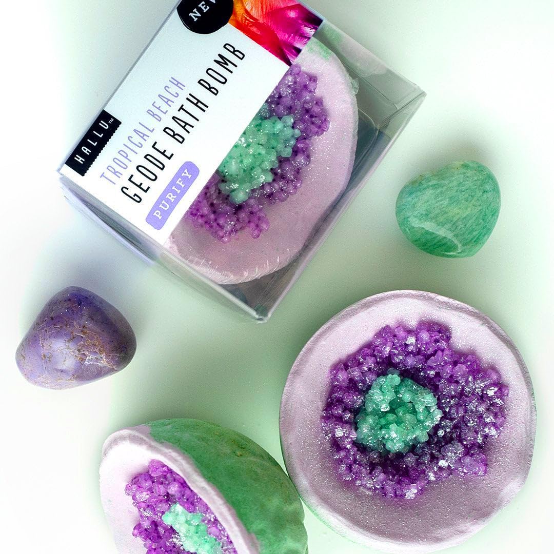 Hallu Tropical Beach Geode Bath Bomb spa-time moment with sparkling salts.