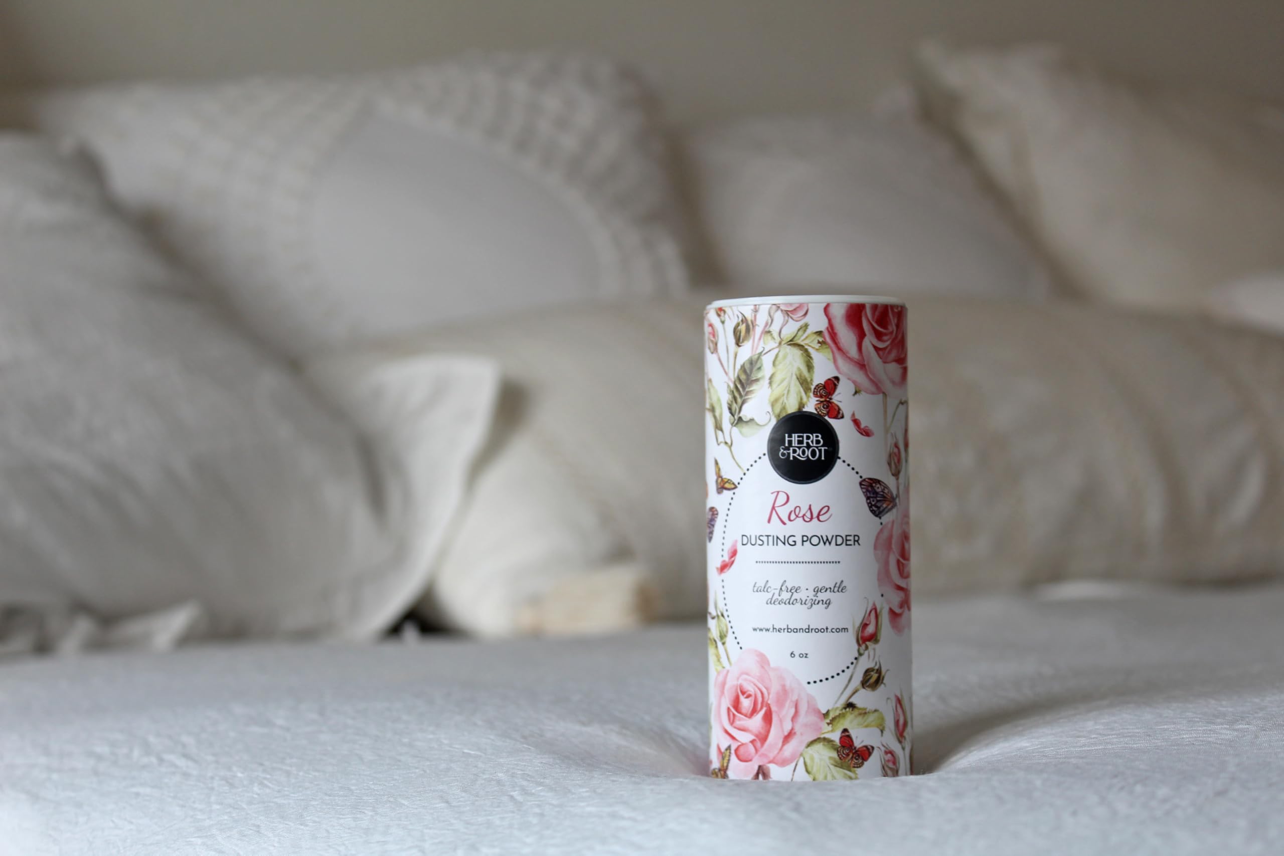 Herb & Root Vanila talc-free powder bottle with subtle fragrance.