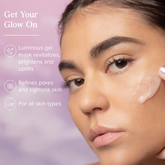 HERITAGE STORE Aura Glow Mask applying on skin for brightening and smoothing