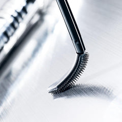Heroine Make Lash Hype black lashes finish for bold definition