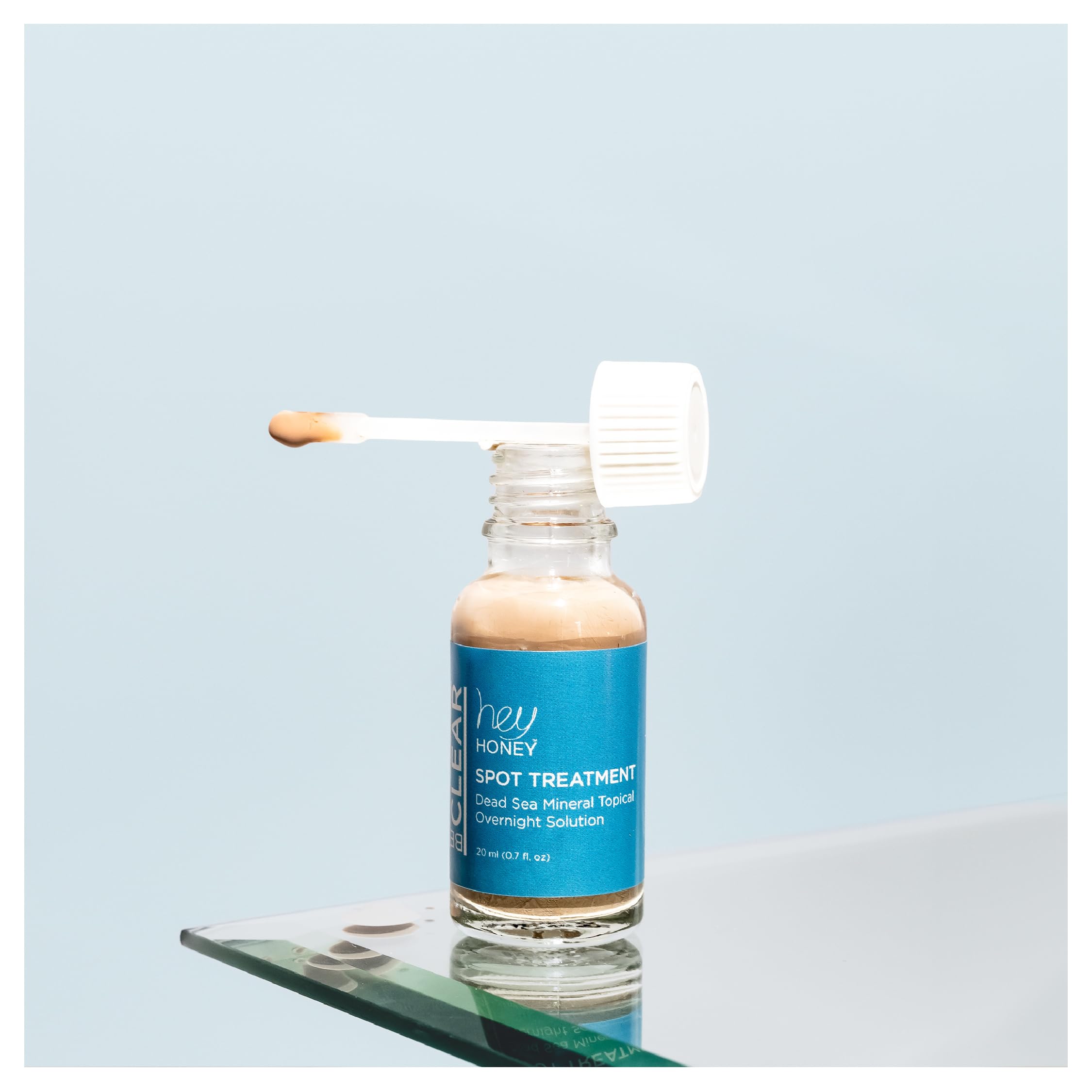 Hey Honey Be Clear witch hazel calamine close-up emphasizing soothing irritation relief.