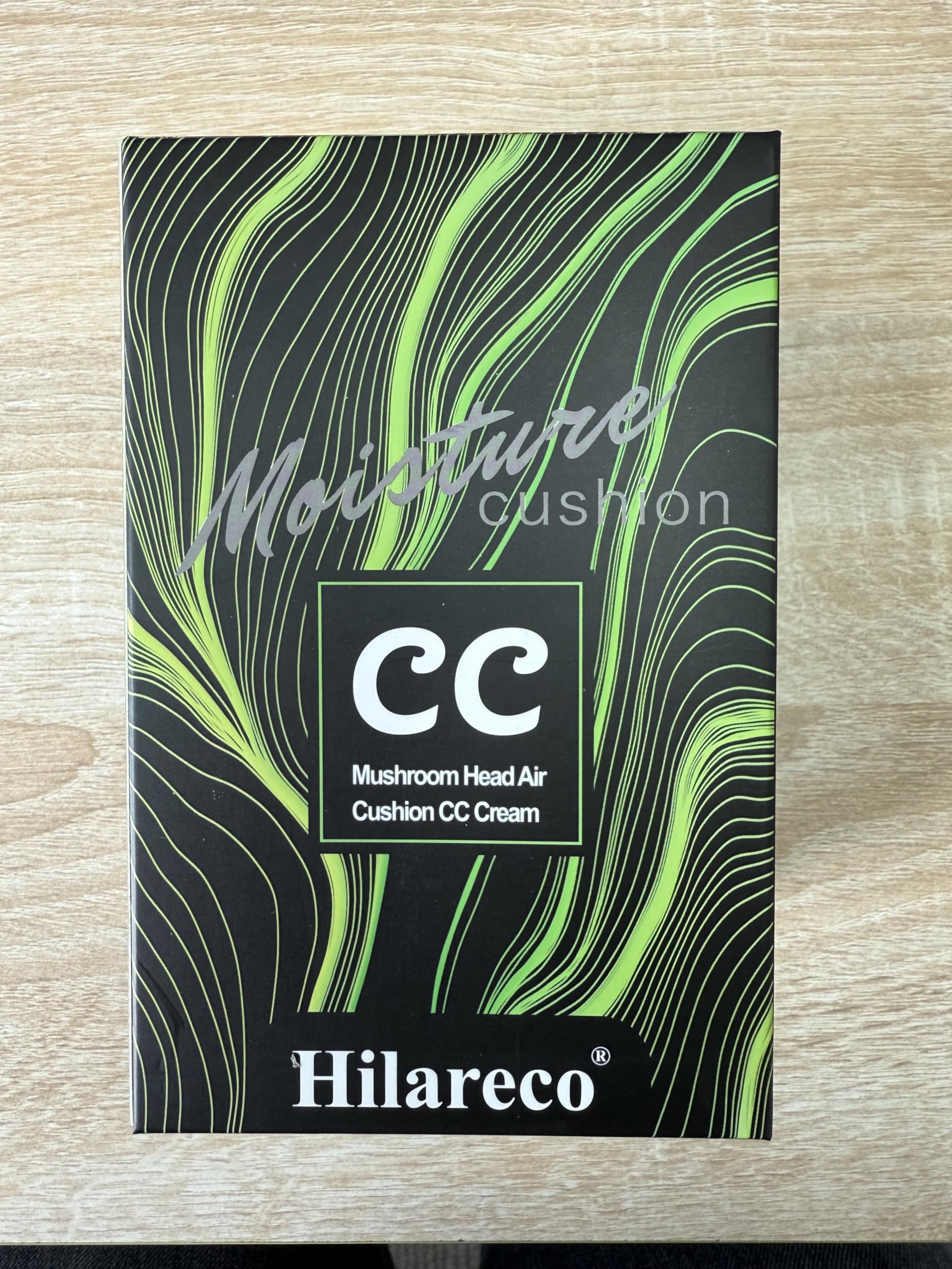 Hilareco handcrafted wooden handle brush provides a comfortable, non-slip grip.