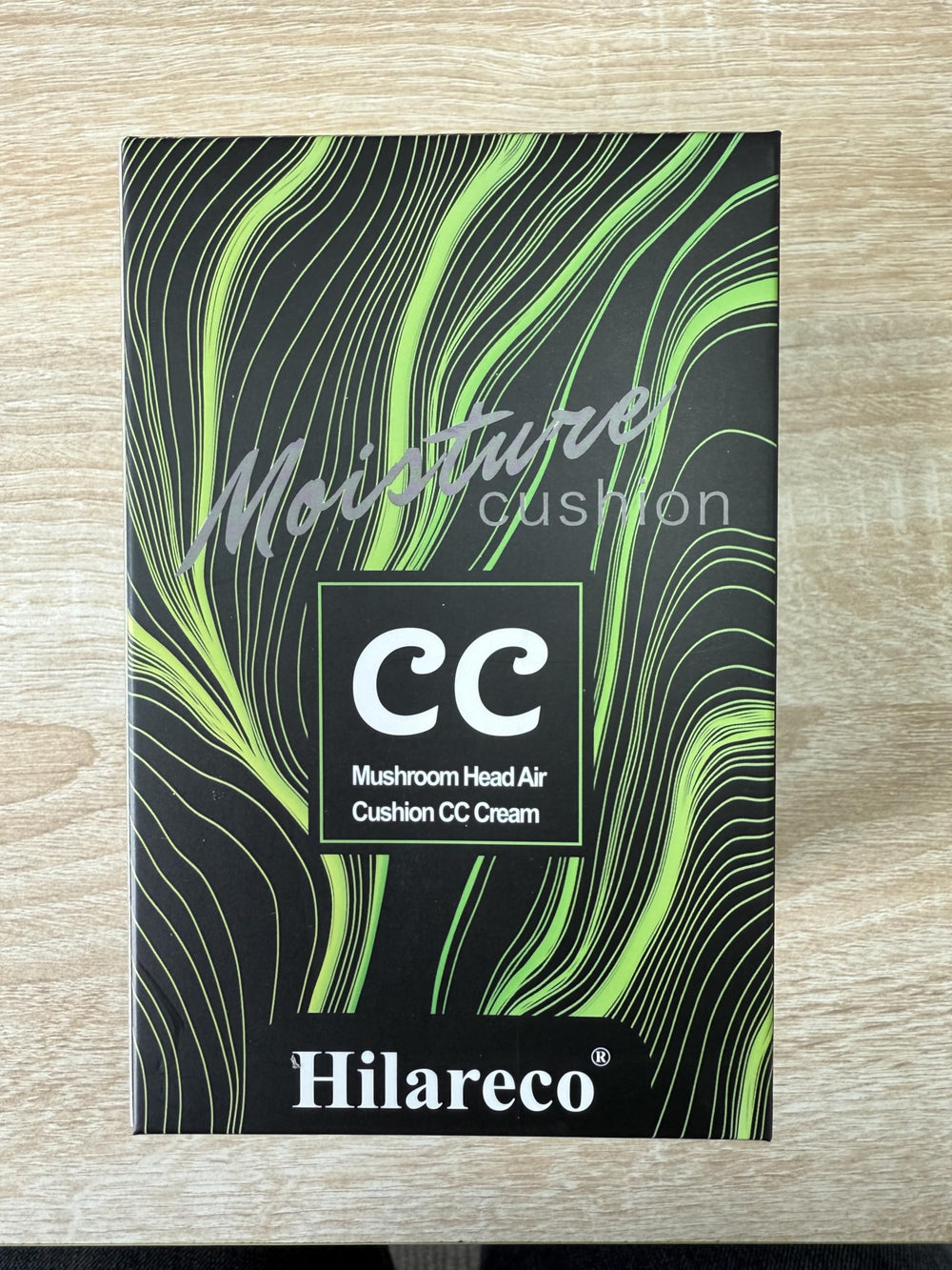 Hilareco handcrafted wooden handle brush provides a comfortable, non-slip grip.
