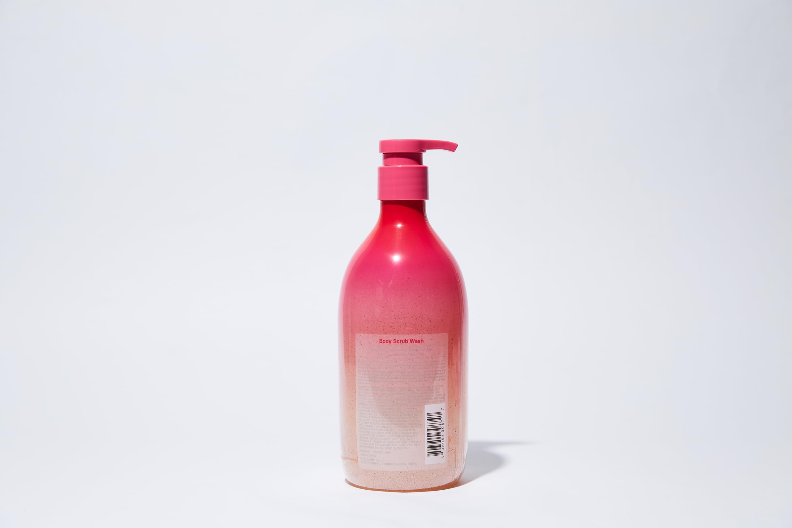 Himalaya PinkSalt daily scrub in a spa-like bathroom setting.
