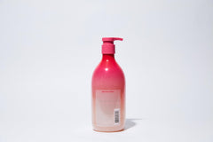 Himalaya PinkSalt daily scrub in a spa-like bathroom setting.