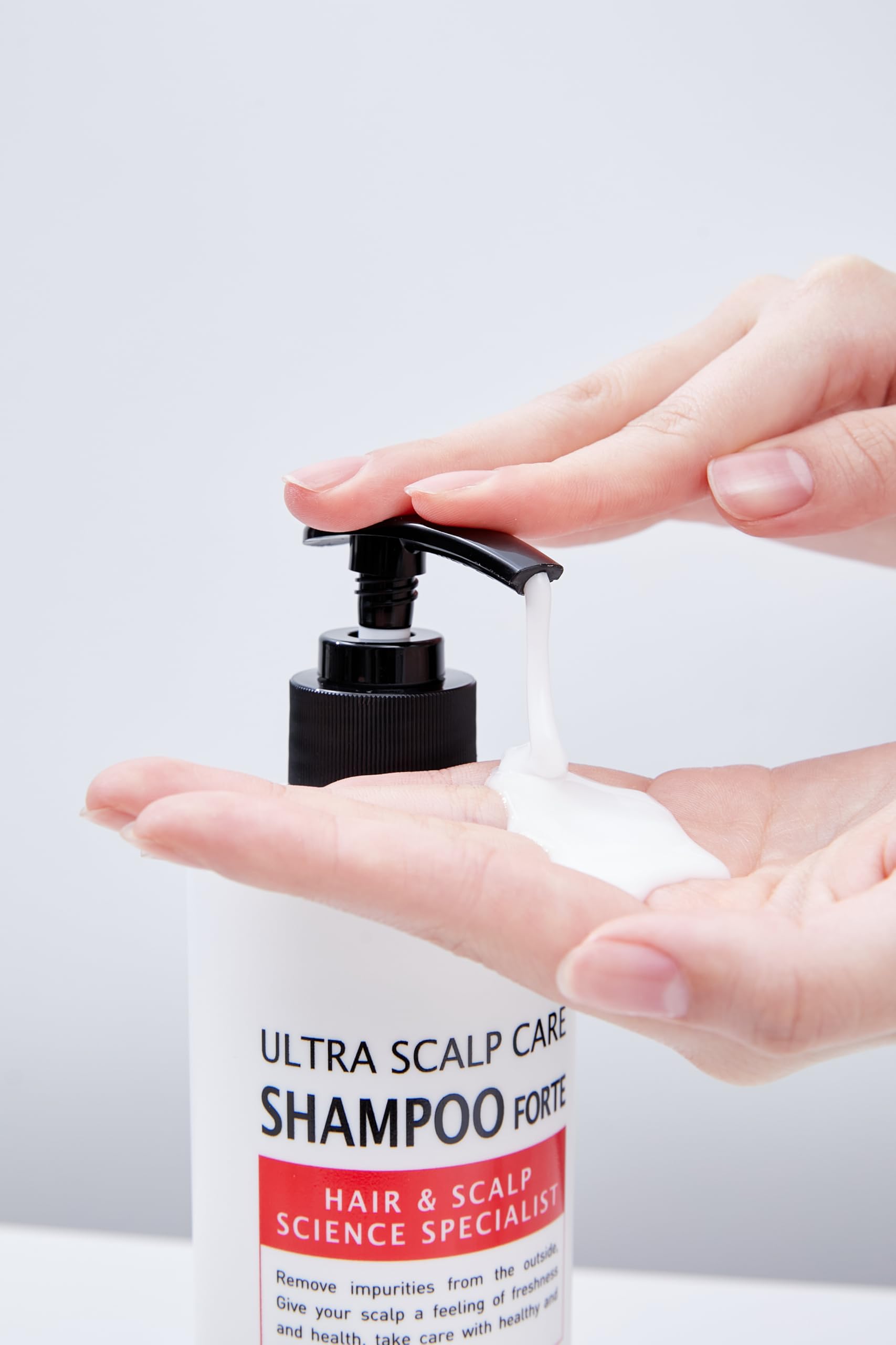 Histemo Ultra Scalp Care Shampoo biotin label close-up highlighting key ingredient.