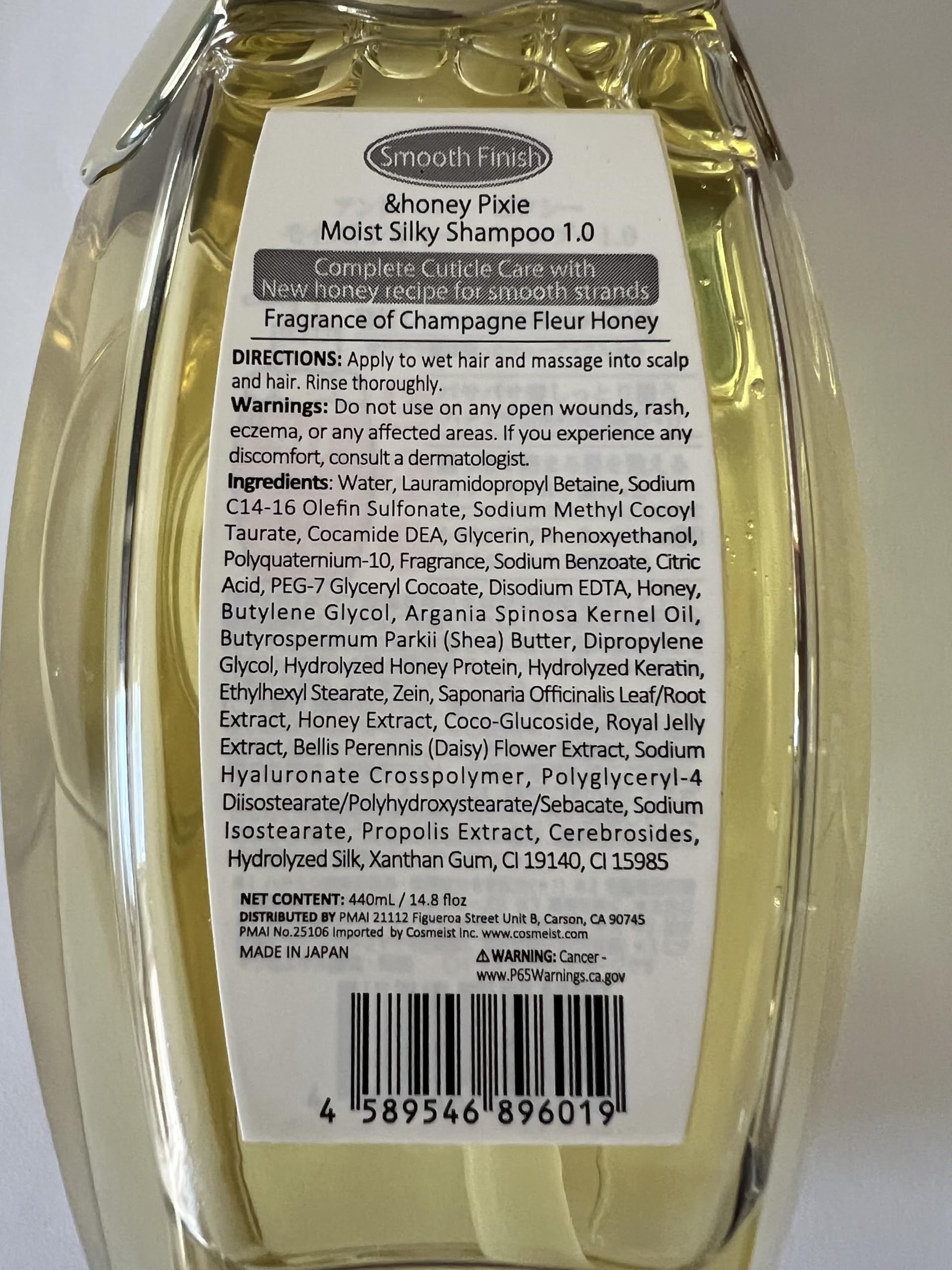 Visual of golden silk elements in Honey Pixie Moist Silky Shampoo for shine
