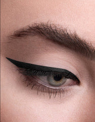 Hourglass 1.5mm tip enabling sharp lash-line definition.