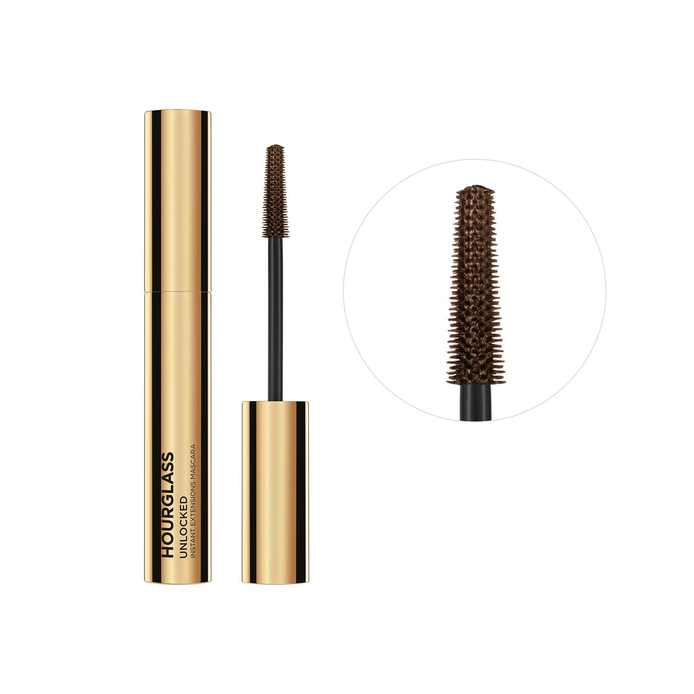 Hourglass Unlocked mascara wand demonstrates smudge-proof, long-wearing performance.