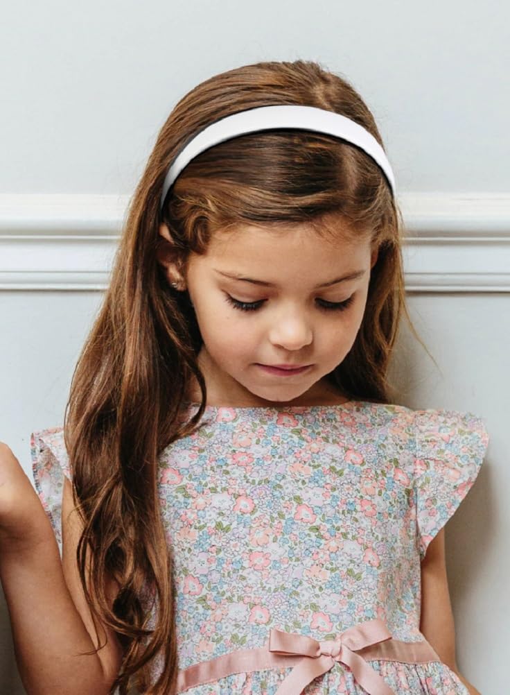 Huachi headband designed for school-age girls and teens.