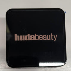 Ultra-fine texture from Huda powder blurs pores for a smooth finish