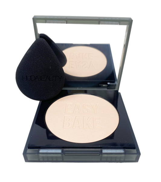 Open compact of Huda Easy Bake Peach Pie for on-the-go brightening and setting