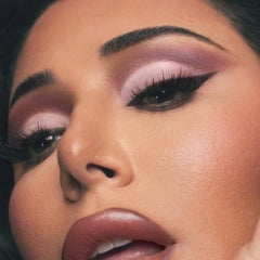 Huda Matte Obsessions palette swatches reveal rich matte pigments with smooth, velvety payoff.