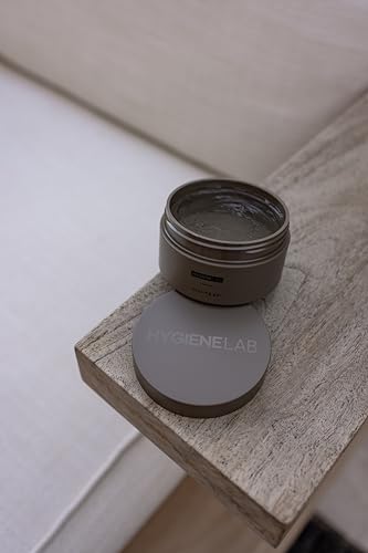 HygieneLab gel provides a matte finish for natural, shine-free looks.