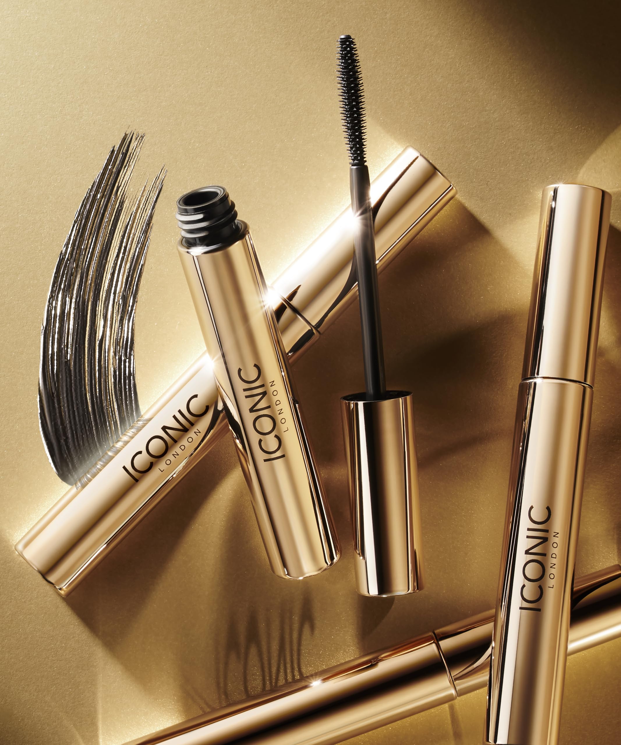 ICONIC LONDON Gift Set in use creates a festive eye look