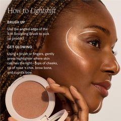 Silky cream-to-powder transition of ILIA Lightshift Highlighter