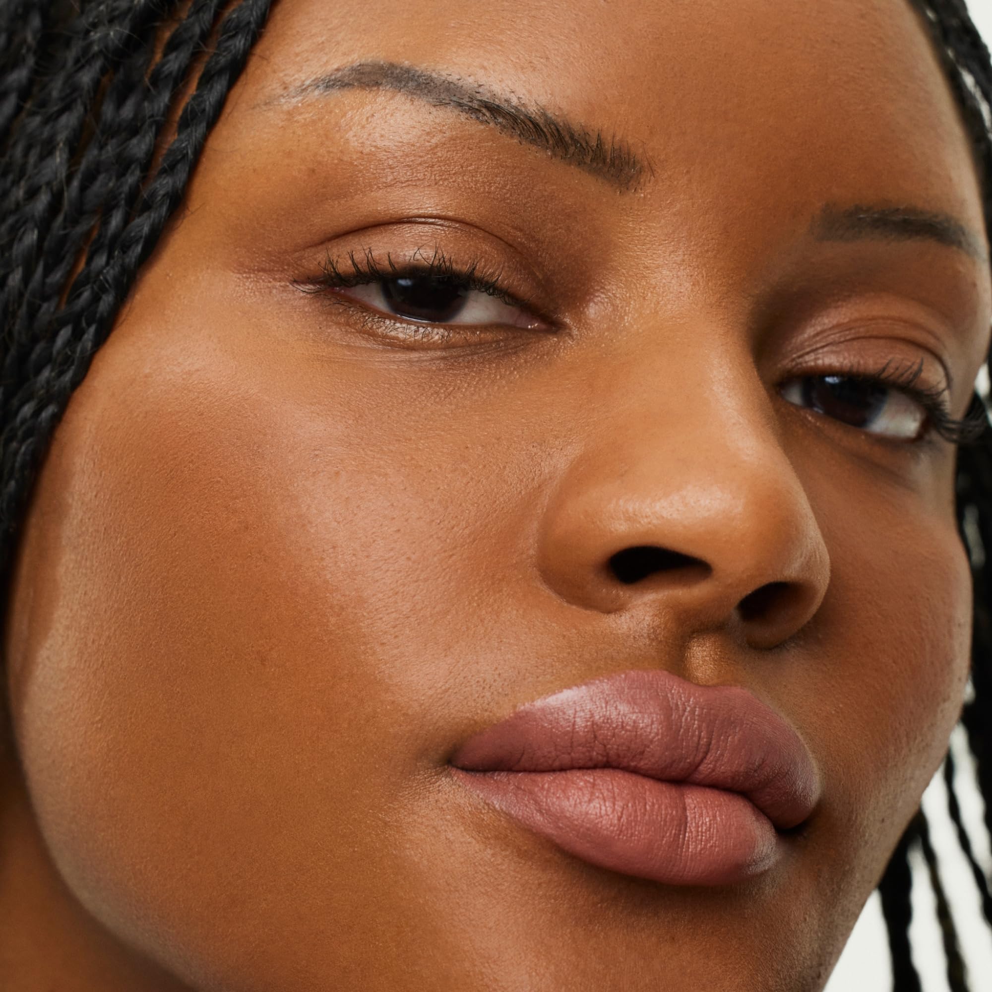 ILIA Lip Sketch Hydrating Crayon on lips for a defined pout