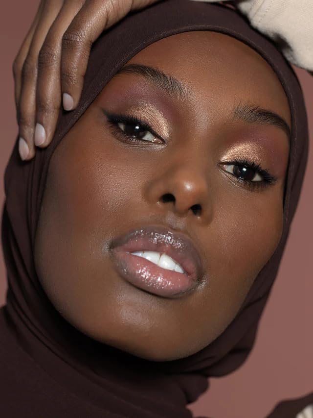 ILIA palette finishes: matte, satin, and metallic for chic eye looks