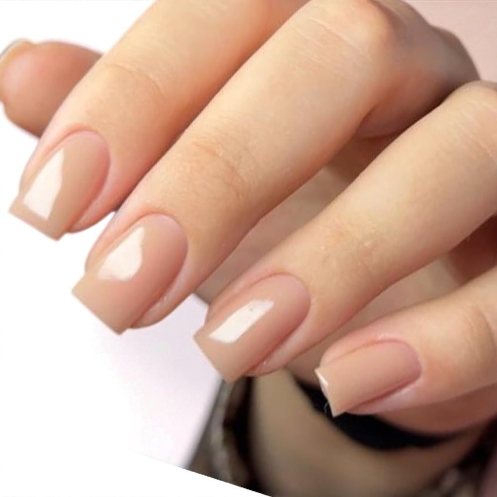 IN.HYPE overlay gel strengthens natural nails and protects against breakage.