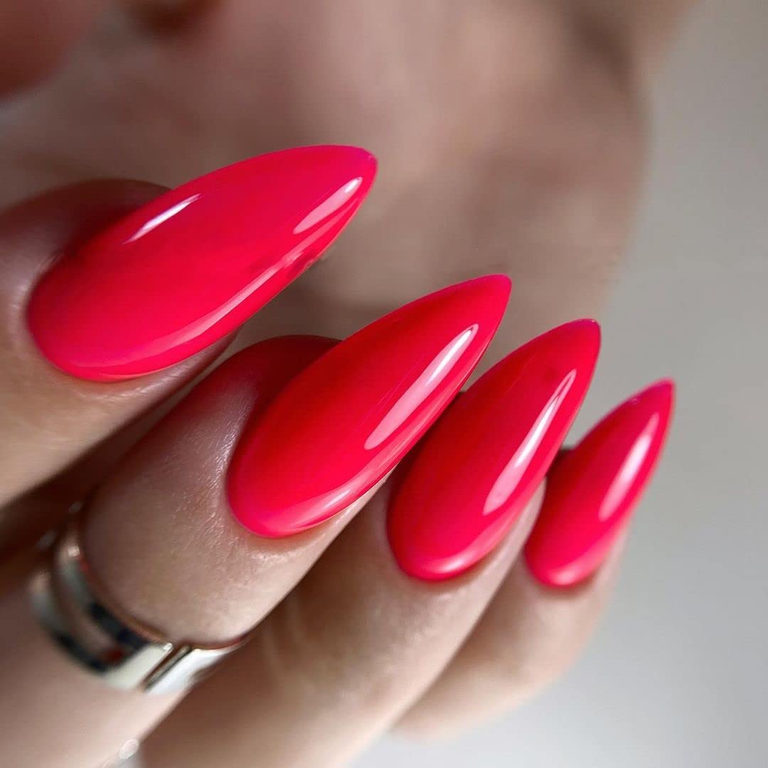 IN.HYPE LED curing in 30 seconds for chip resistant nails
