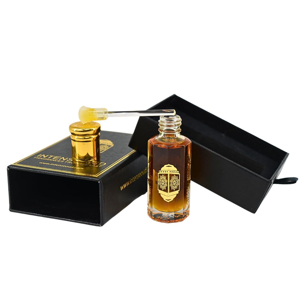 Rose note close-up hints at elegant evening fragrance from Mukhalat Malaki.