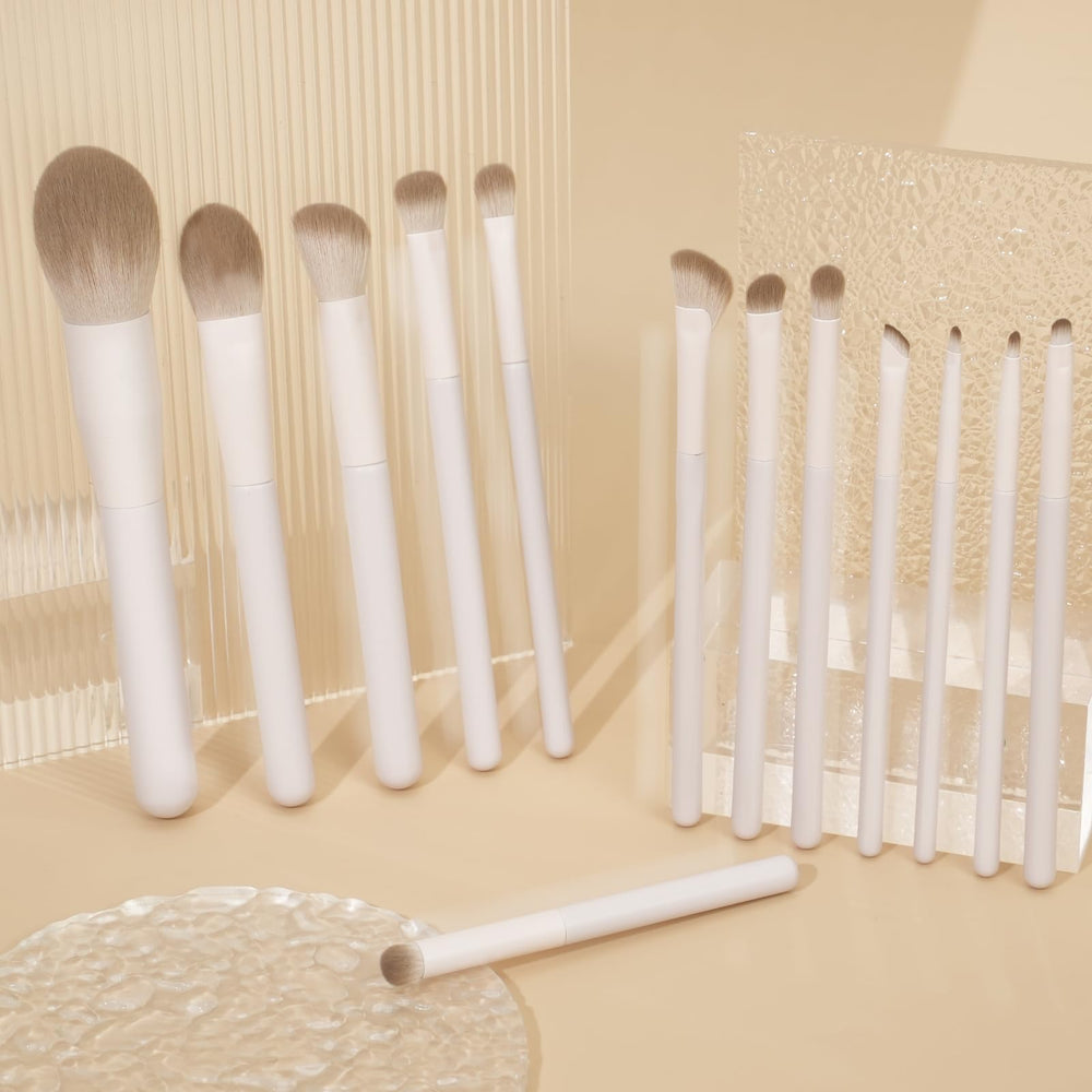 Intercilium Rains makeup brush case keeps brushes organized