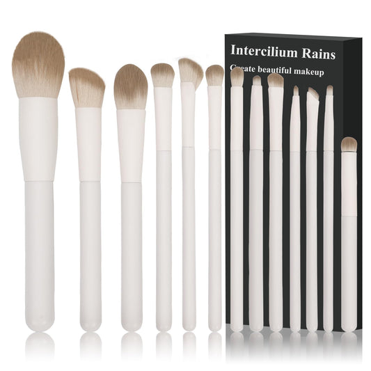 Intercilium Rains powder brush from the makeup set for seamless powder application