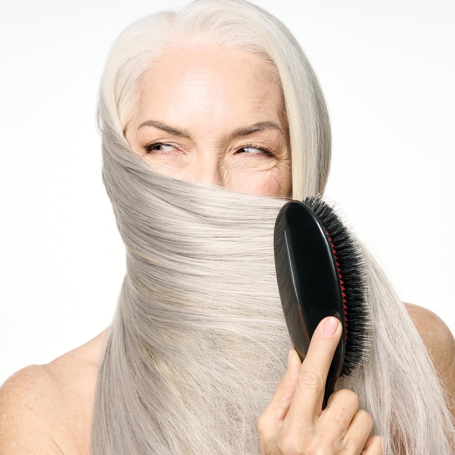 Ion Texturizing Wax creates defined texture with effortless movement for casual looks.