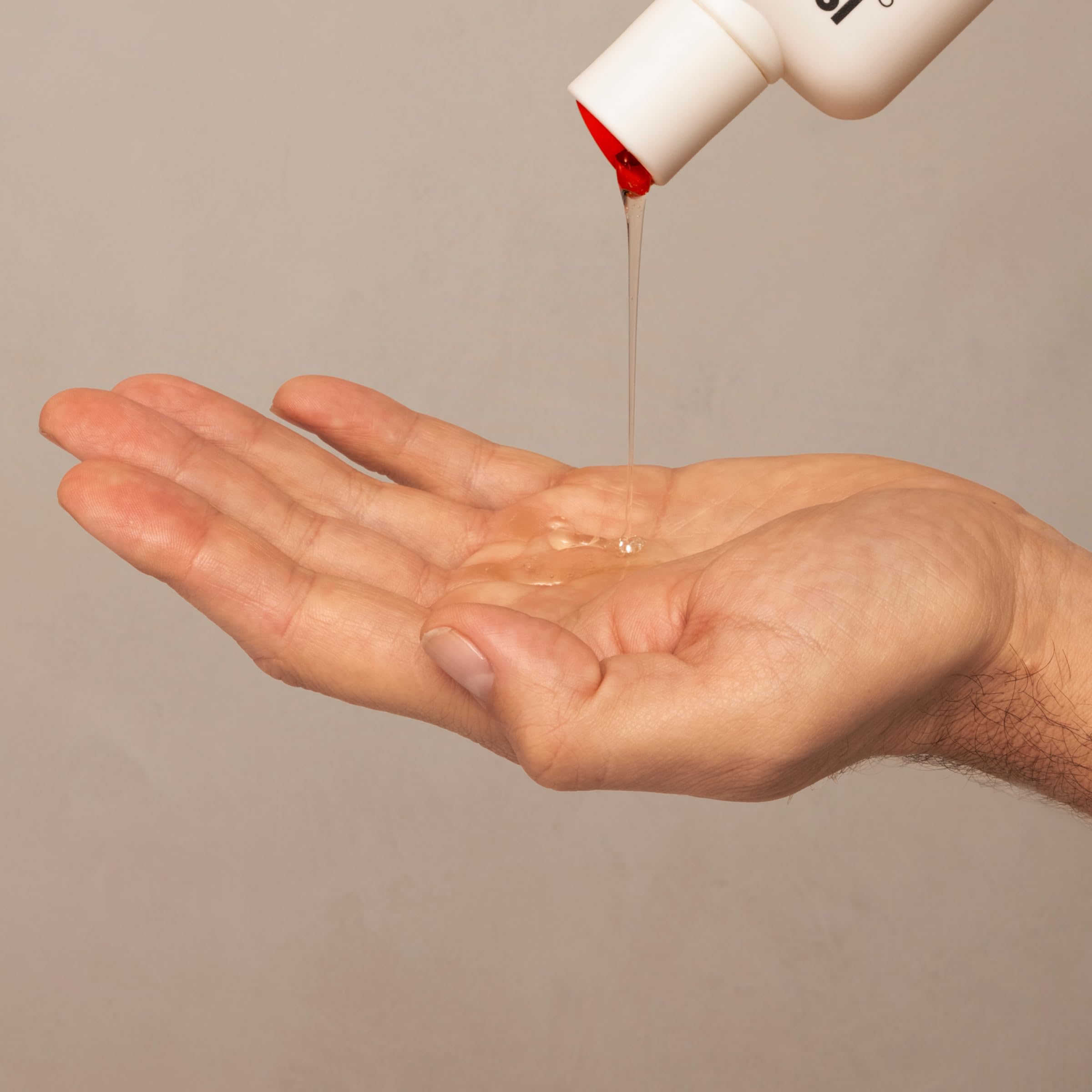 ISDIN Lambdapil shampoo label close-up highlights zinc and biotin for vitality.