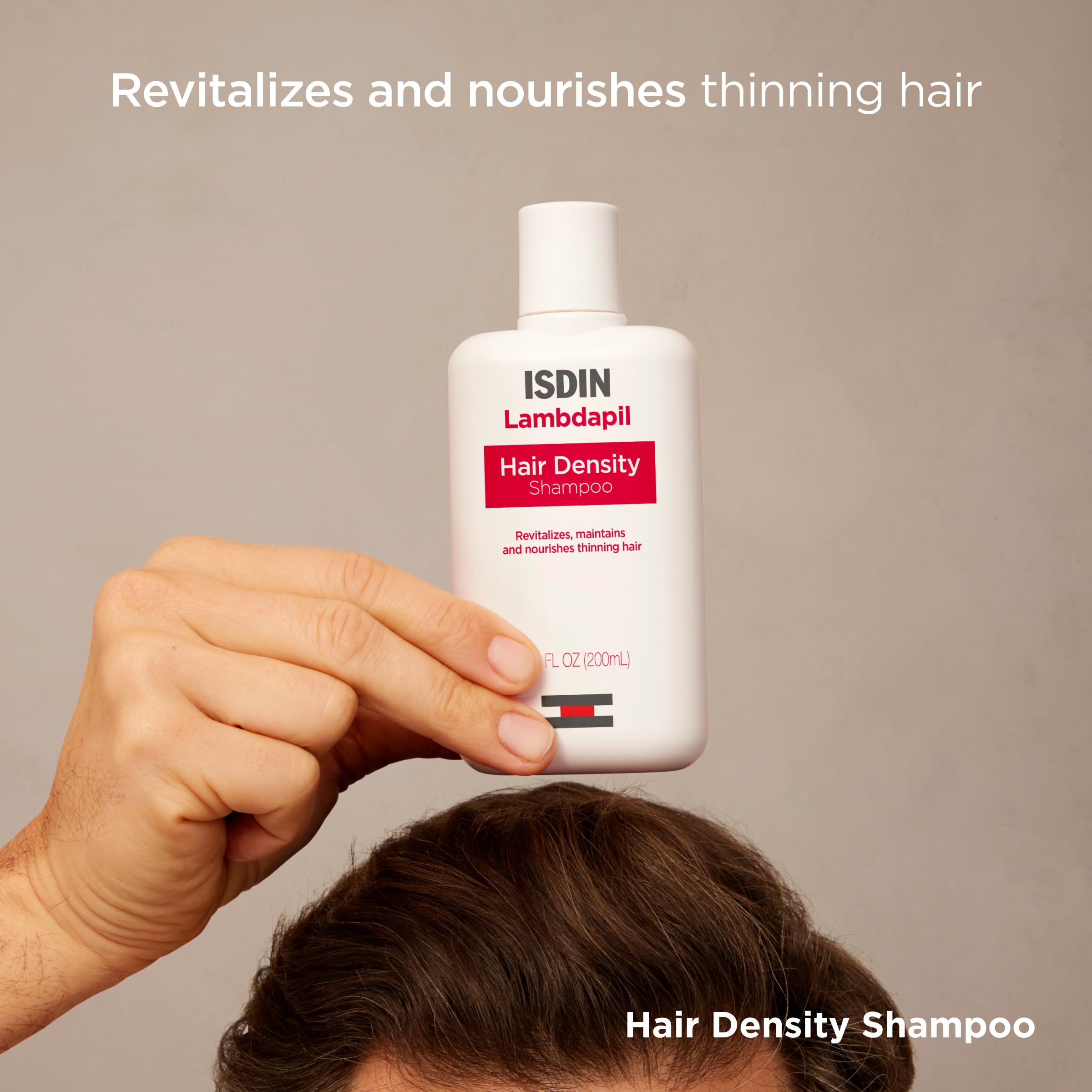 ISDIN Lambdapil shampoo lather forms a rich cleansing foam.