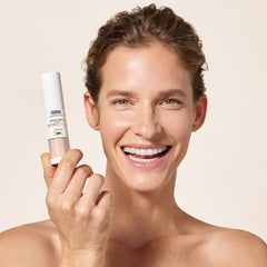 ISDIN Mineral Brush Powder blue light shield helps even skin tone