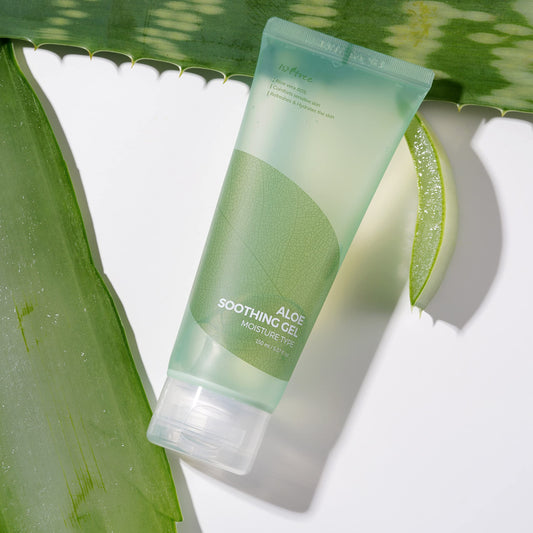 IsNtree Aloe Soothing Gel texture closeup, lightweight and fast absorbing