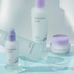 Its Skin Hyaluronic Acid Moisture Emulsion packaging close-up highlighting ingredients.