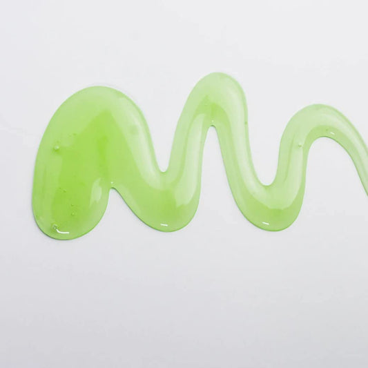 J Beverly Hills Men's Mint Shampoo label closeup highlights peppermint oil and cooling benefits.