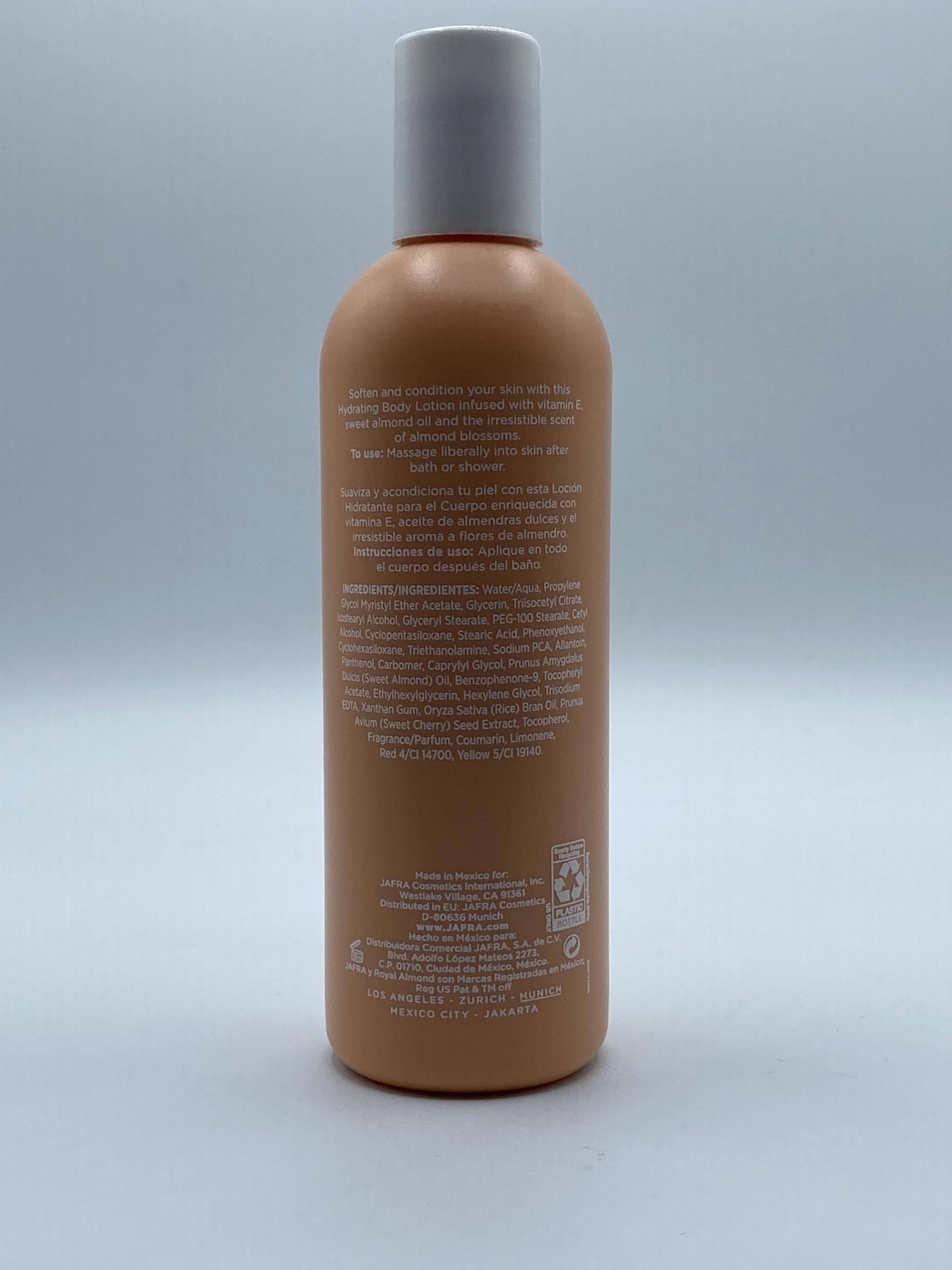 JAFRA Royal Almond lotion close-up shows creamy texture for deep hydration.