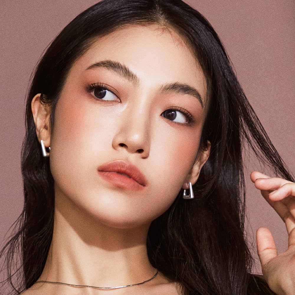 JAVIN DE SEOUL Wink Eye Primer 04 Deep Coral shade swatch on skin.
