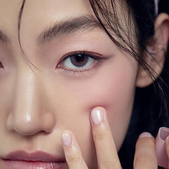 JAVIN DE SEOUL Wink Eye Primer delivers long-lasting, crease-free wear.
