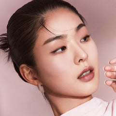 JAVIN DE SEOUL Wink Eye Primer packaging highlighting a portable 5.5g tube.