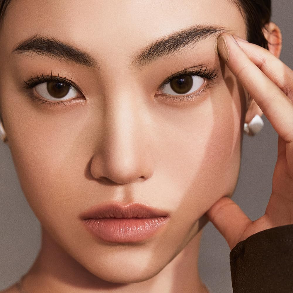 JAVIN DE SEOUL Wink Eye Primer texture close-up shows blendable, seamless shade.