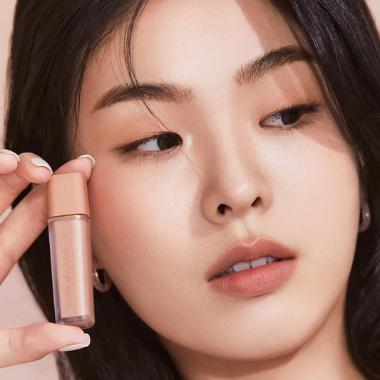 JAVIN DE SEOUL Wink Eye Primer texture swirl shows blendable base.