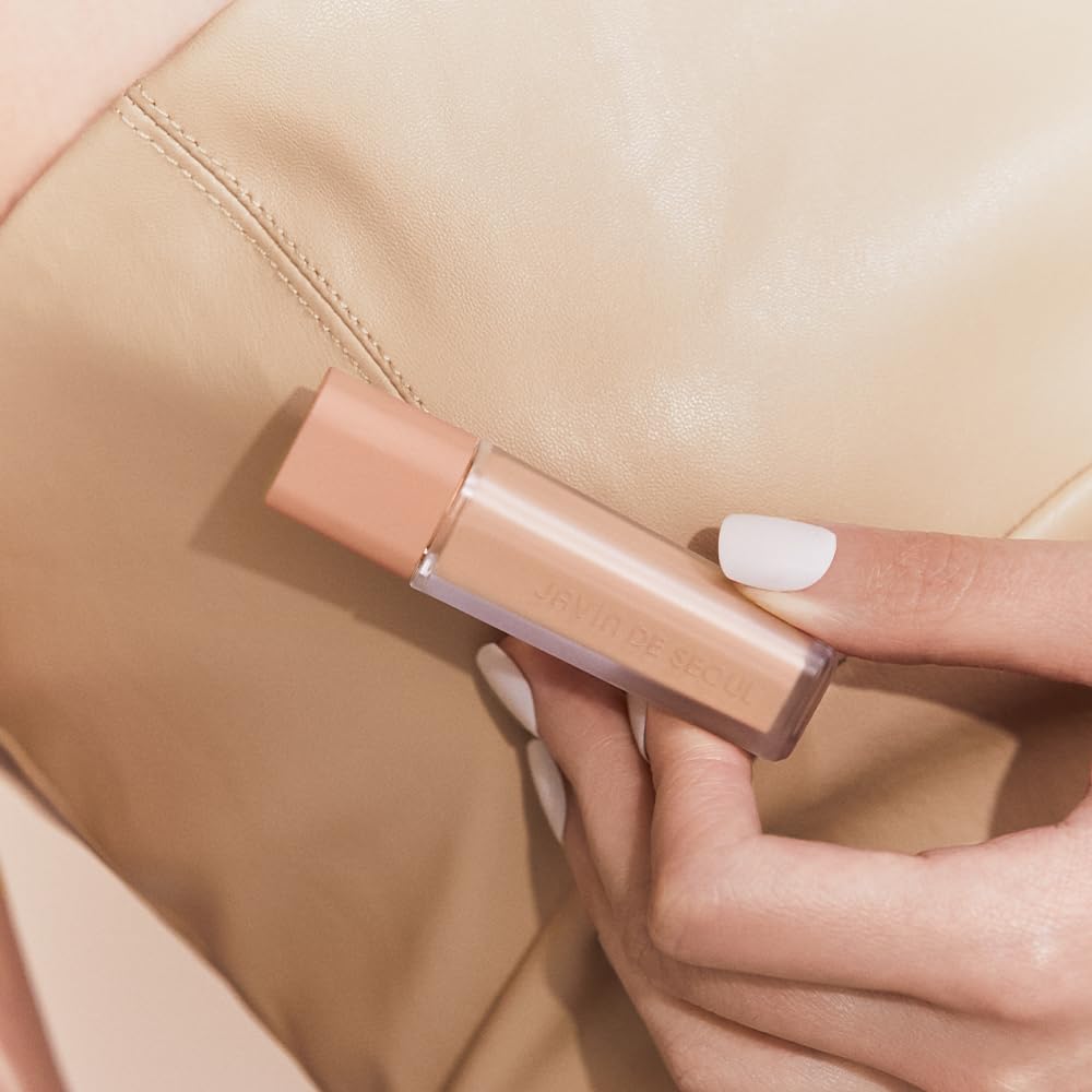 JAVIN DE SEOUL Wink Eye Primer with eyeshadow layer intensifies color.