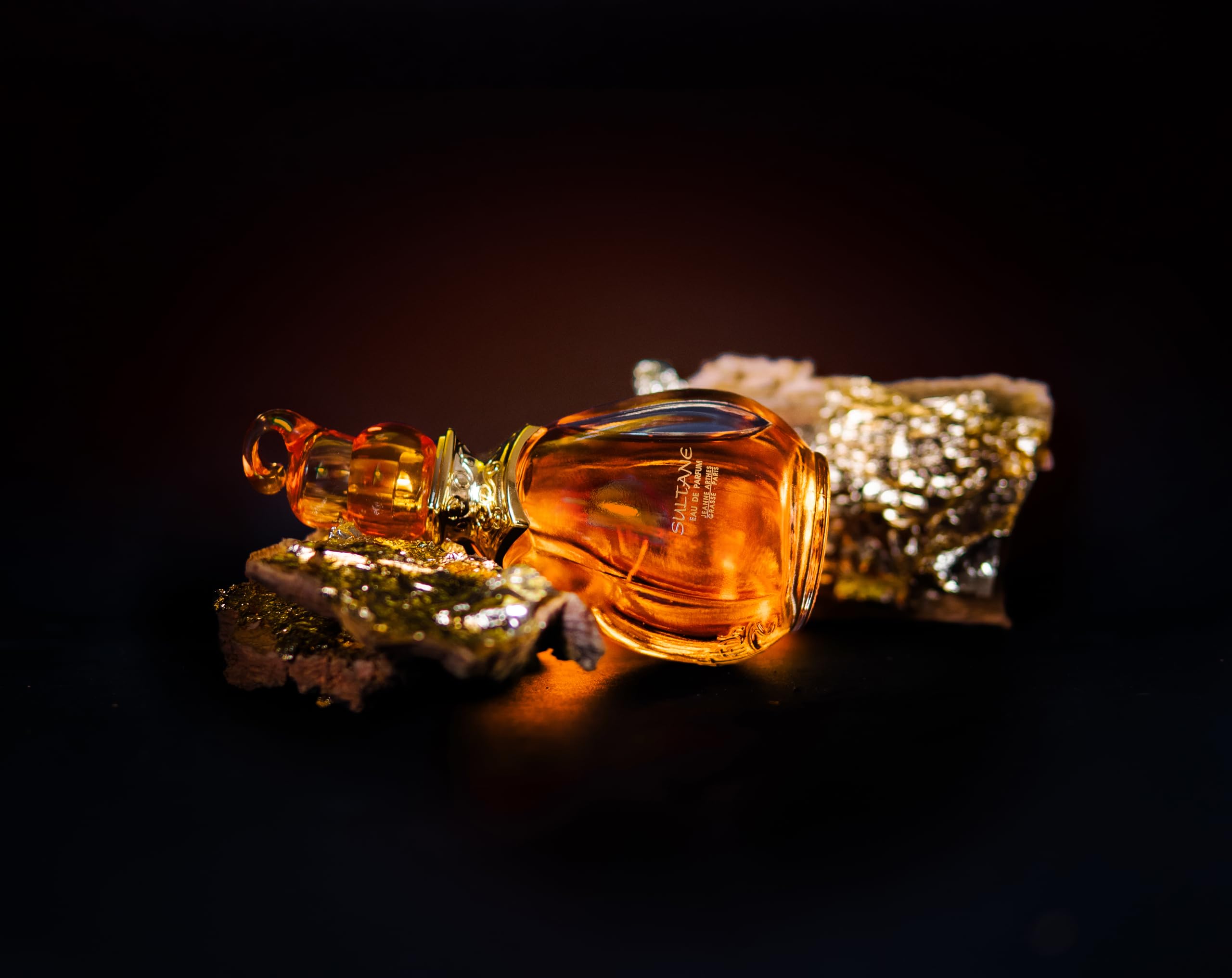 Jeanne Arthes Sultane floral-notes highlight jasmine and bergamot fusion.