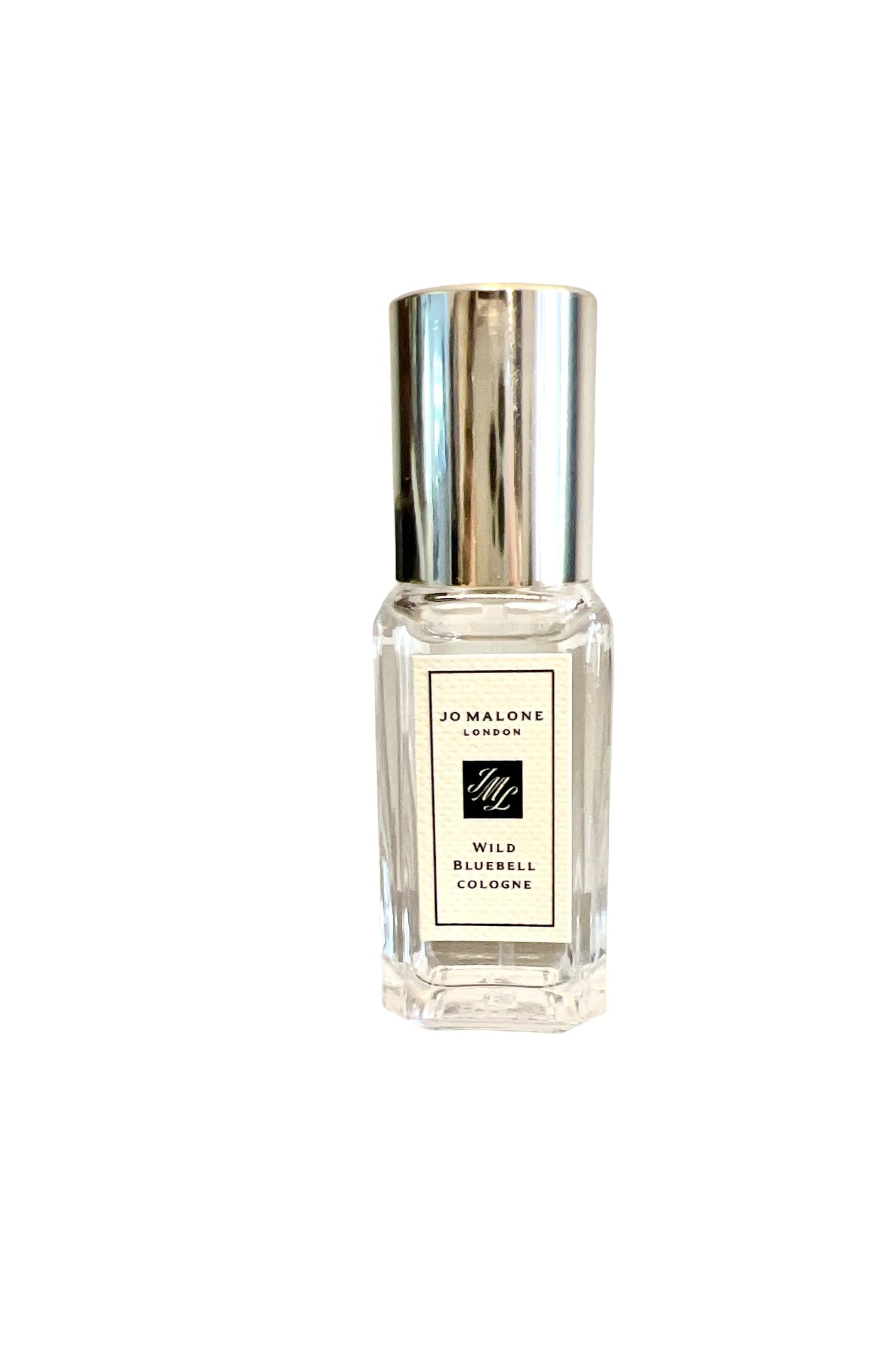 Jo Malone Silver Birch Lavander bottle pour showcases crisp, travel-friendly fragrance.