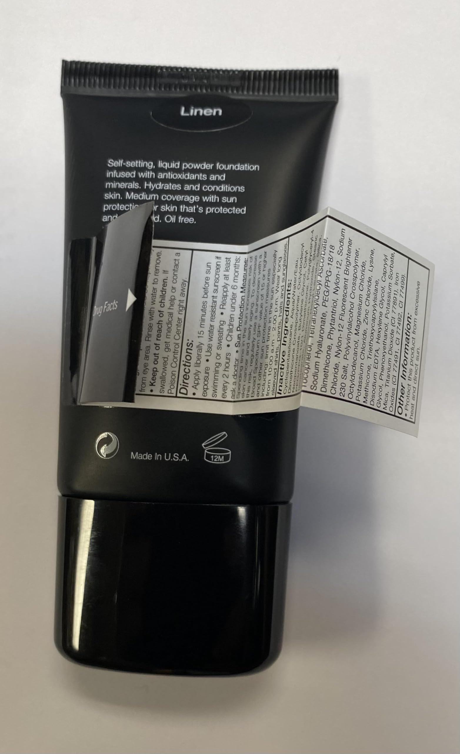 Jolie Mineral Liquid Powder Foundation SPF 15 antioxidants provide soft-focus effect on pores.