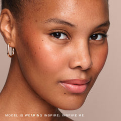 Jouer Blush & Bloom easy-blend-application demonstrates versatile usage on skin
