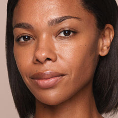 Jouer Concealer Pen triangular tip enables precise corner-to-corner application.