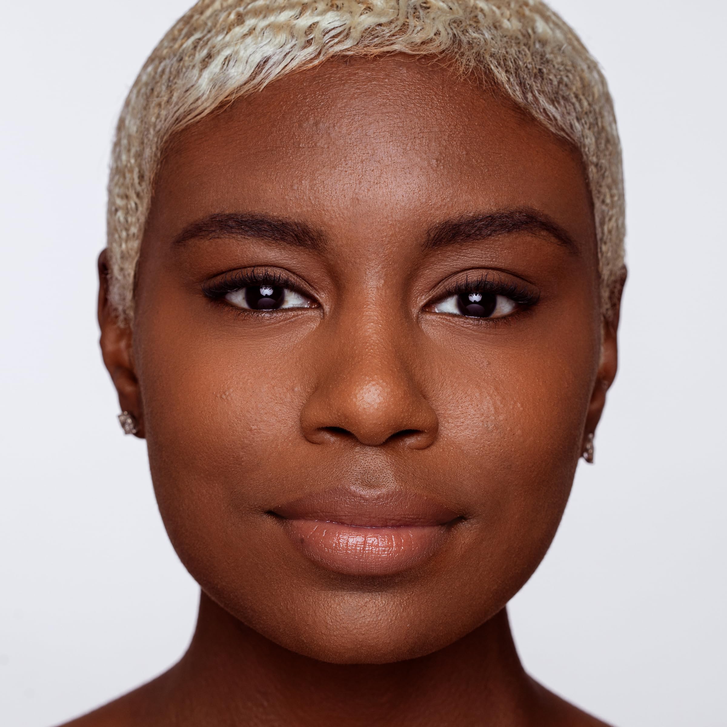 Jouer Concealer Pen blemish coverage for smooth, even tone.
