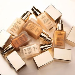Chamomile and cucumber extracts highlight soothing hydration within the formula.