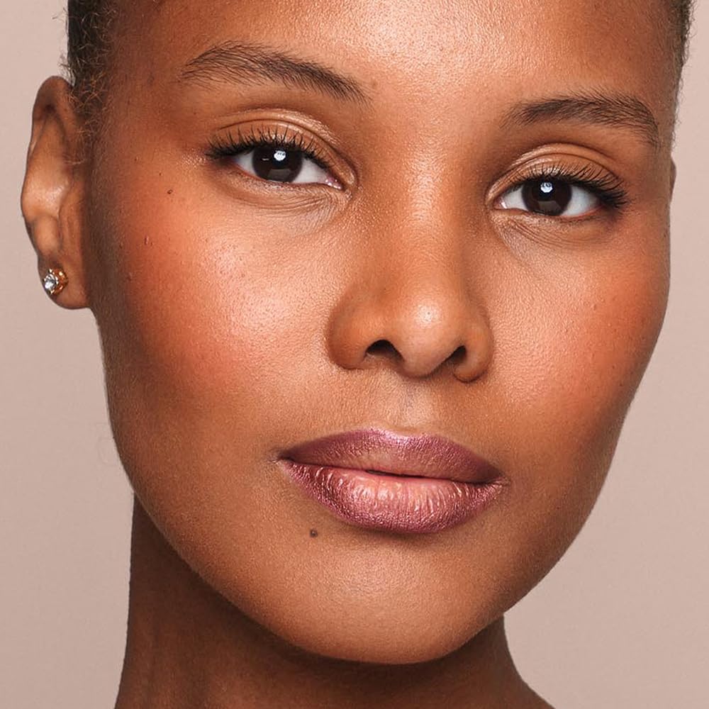 Built-in sharpener on Jouer lip liner creates a precise tip and defined edges