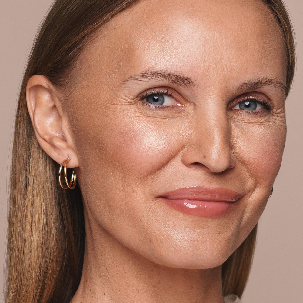 Jouer Powder Highlighter luxury-finish closeup highlights pearlescent radiance.